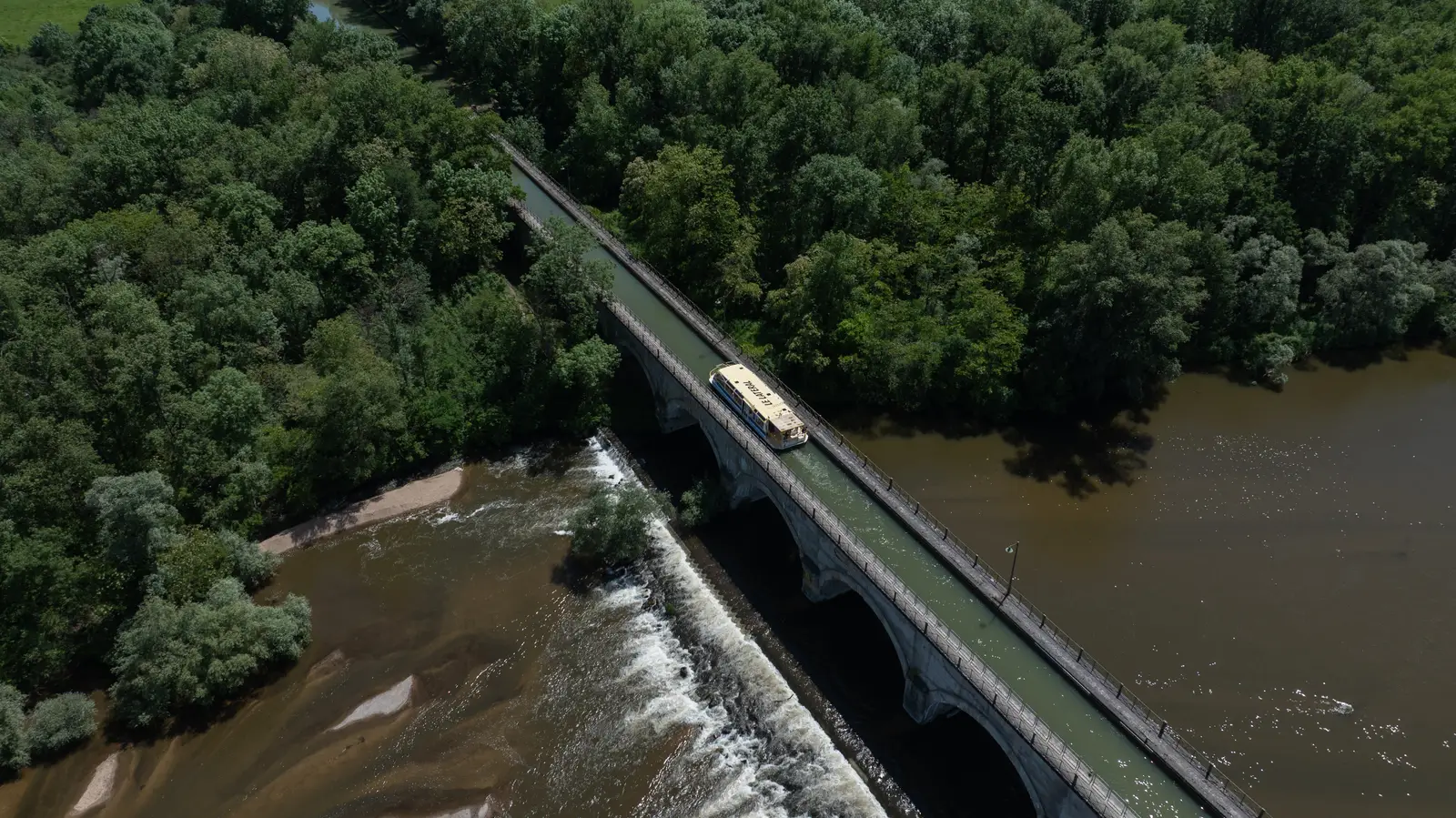 Vue aérienne pont-canal Nièvre – Pilote drone Nevers