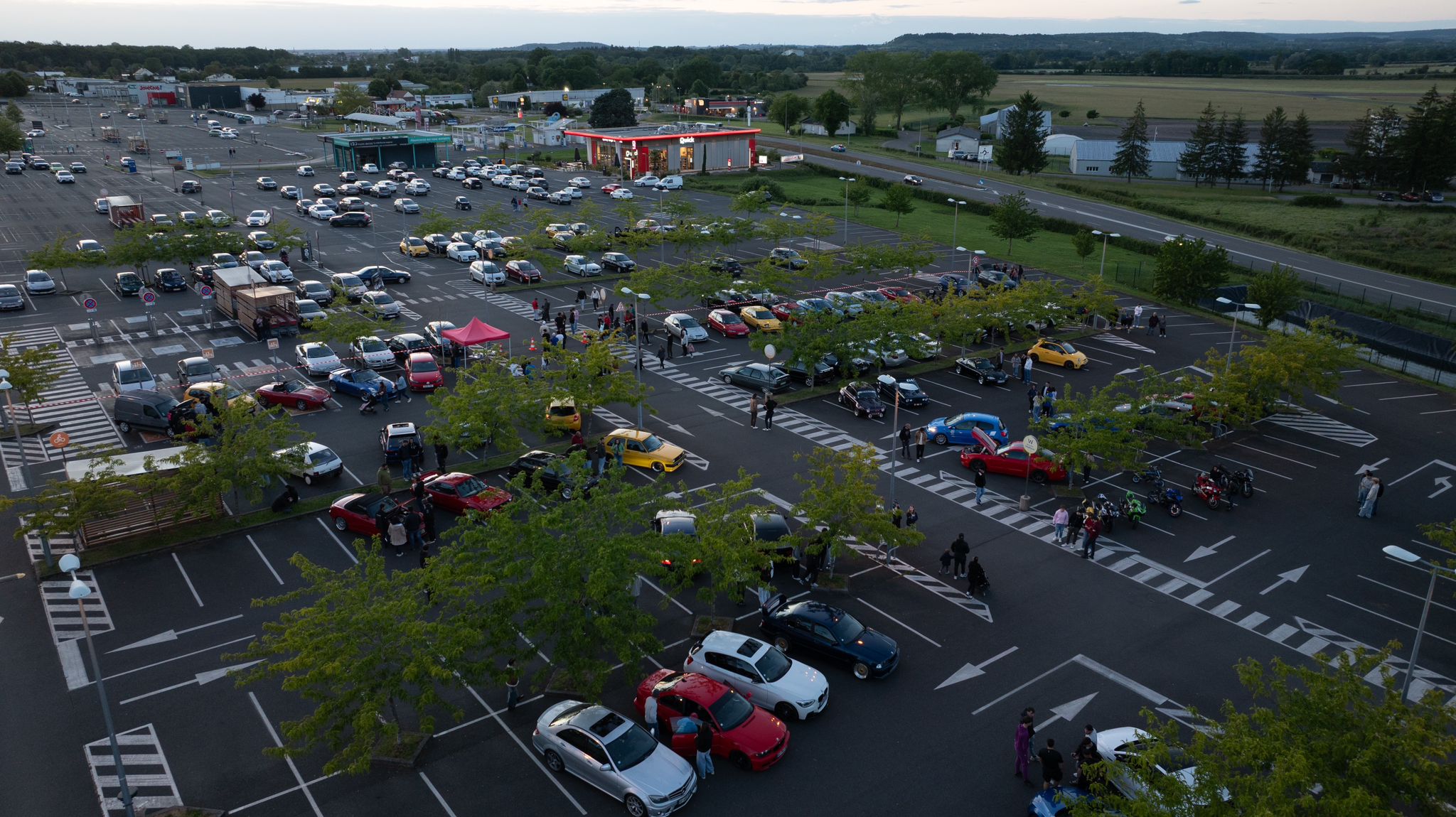 Meeting auto vue drone crépuscule – Événement Nièvre